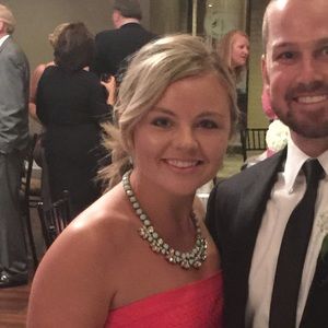 Meet your Posher, Elizabeth